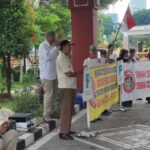 Demo di Gedung DPRD Kota Surabaya, Warga Surat Ijo Tolak Perda No.7/2023