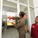 Jual Mihol Tak Berizin, Satpol PP Surabaya Segel Toko di Tengah Perkampungan