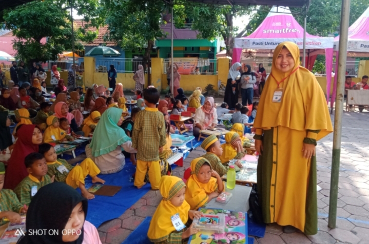 Diikuti TK se Surabaya, MIS Al Mustofa Bulak Kenjeran Gelar Lomba Mewarnai Kebersihan Pantai