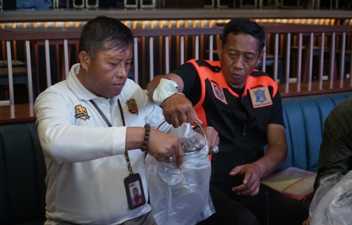 Satpol PP Surabaya Temukan Kelab Malam yang Jual Mihol saat Ramadan