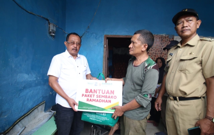 Pemkot Surabaya dan Baznas bagikan Paket Sembako bagi Warga di Bulan Ramadhan