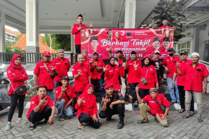 PDIP Kecamatan Kenjeran Berbagi Takjil, Gelorakan Semangat Gotong Royong