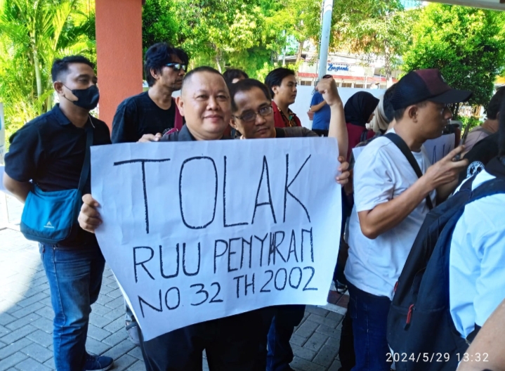 Dinilai Membungkam Kebebasan Pers, Inspersma Surabaya Demo Tolak RUU Penyiaran