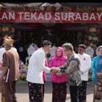 Mawar Sharon Bagi Paket Sembako Di HUT Kota Surabaya ke 731