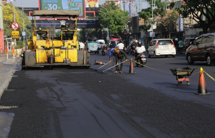 Pemkot Surabaya Lakukan Pengaspalan di Pusat Kota Mulai Juli Hingga Agustus 2024