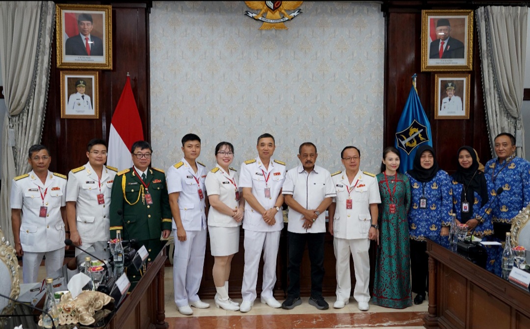 Angkatan Laut Vietnam Kunjungi Balaikota, Cak Ji: Ke Surabaya harus Mlaku – Mlaku nang Tunjungan