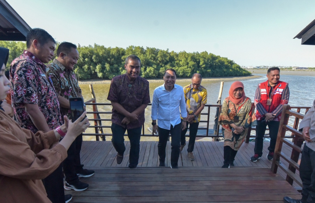 Pemkot Surabaya Terima Bantuan Dermaga Perahu dari PLBI untuk Wisata Adventure Land Romokalisari