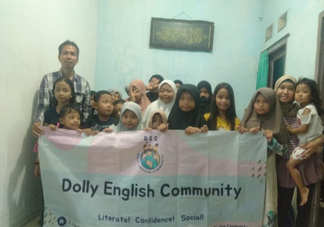 Dolly English Community Melebar ke Bungurasih