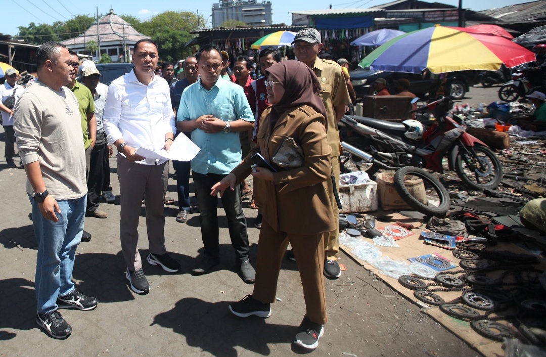 Wali Kota Eri Tata Pasar Loak Dupak Jadi Icon Kota Surabaya 