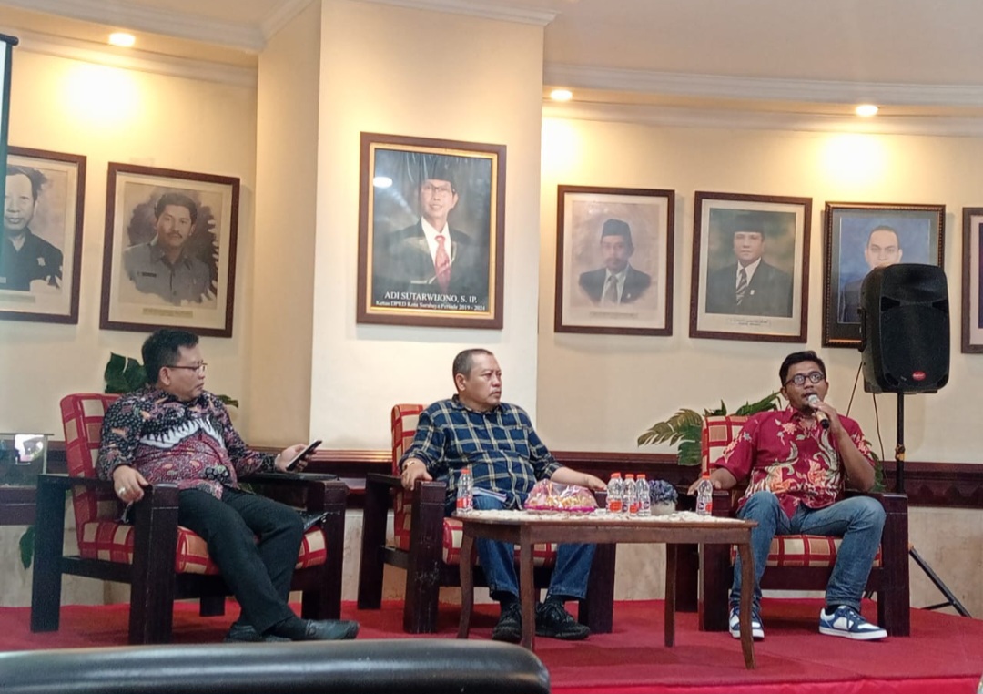 Bekerjasama dengan JUDES, Talk Show ‘ Suroboyo Sopo Rek’ Dalam Rangka HUT ke 1 Tahun SMSI Surabaya Sangat Meriah 