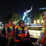 Minggu Malam Walikota Eri Cahyadi Susur Sungai Kalimas Tawarkan View Wisata Perahu Air