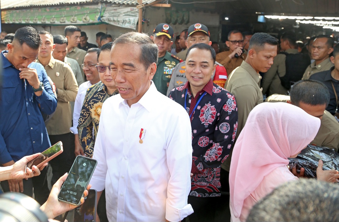 Eri Cahyadi Dampingi Presiden Joko Widodo Cek Stabilitas Harga di Pasar Dukuh Kupang