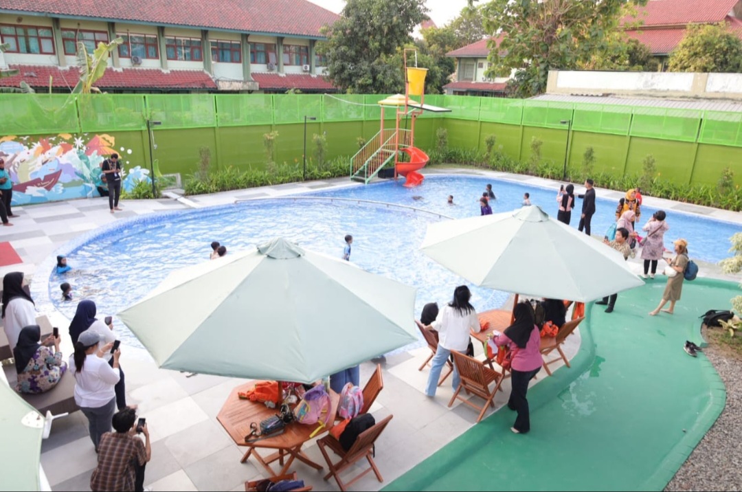 Wali Kota Eri Resmikan Kolam Renang Jambore Playland, Gratiskan Selama Satu Bulan