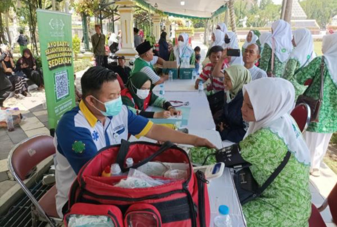 PCNU Surabaya Gelar Perayaan Hari Santri di Tugu Pahlawan dengan Lomba dan Pengobatan Gratis