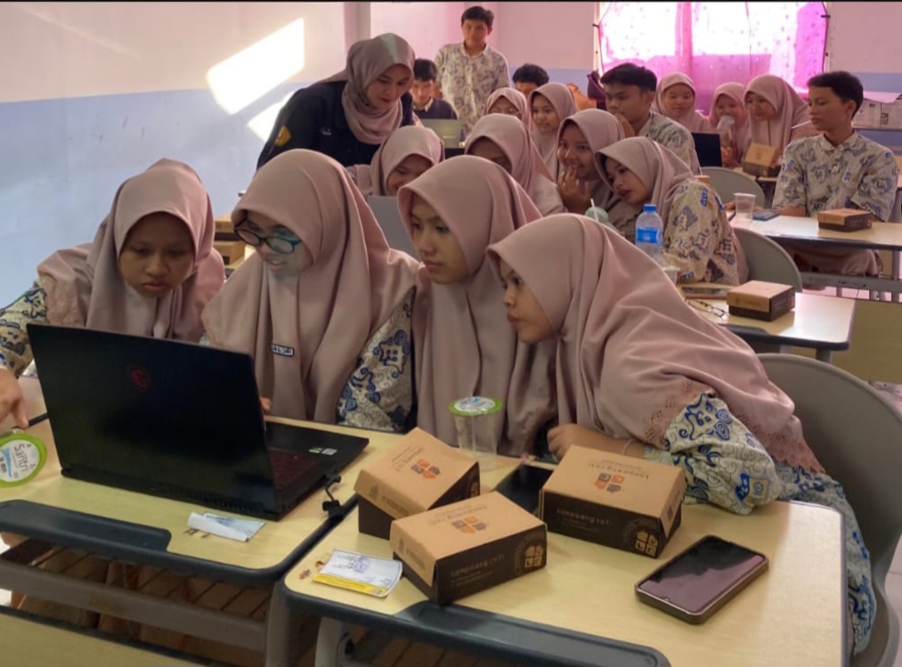 UPN Veteran Surabaya Tingkatkan Keterampilan Digital Siswa SMA Muhammadiyah 3 Surabaya Melalui Pelatihan WordPress