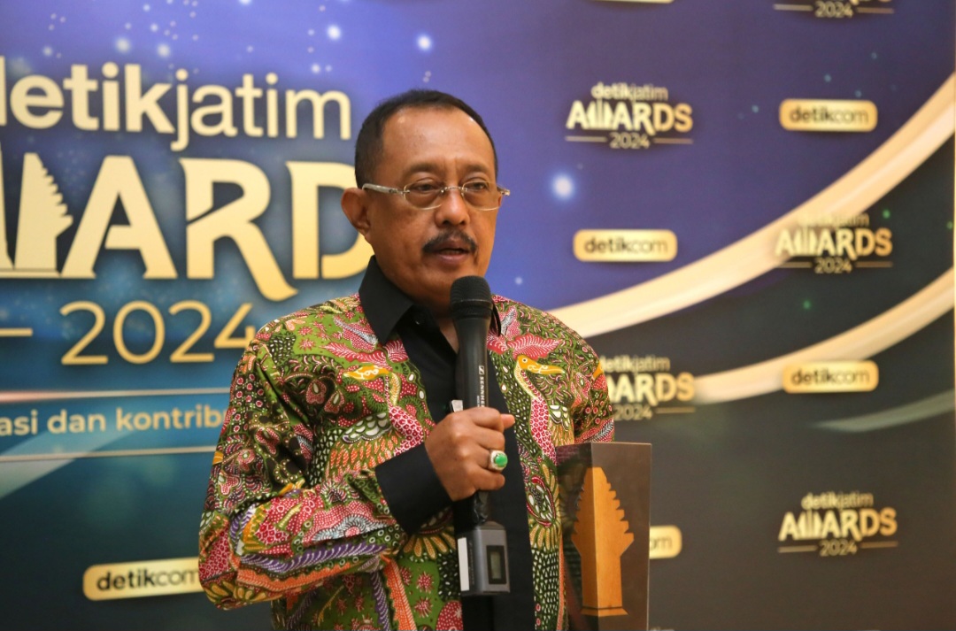 Pemkot Surabaya Sabet Penghargaan Kategori Peningkatan Kesehatan Anak dalam detikJatim Awards 2024