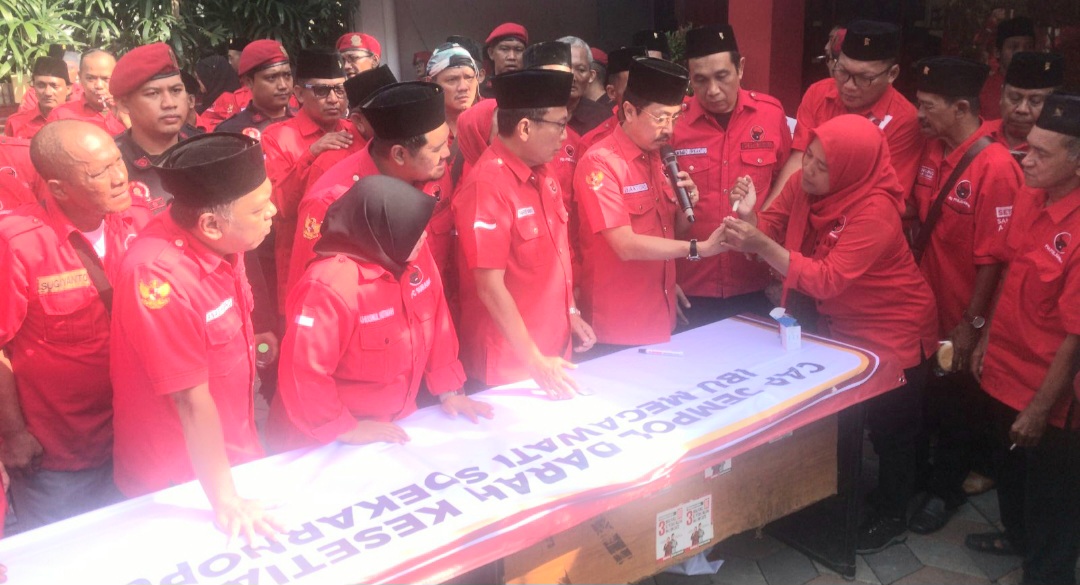 Sekretaris DPC PDIP Surabaya Ikut Cap Jempol Berdarah, Tegaskan Kesetiaan Pada Megawati